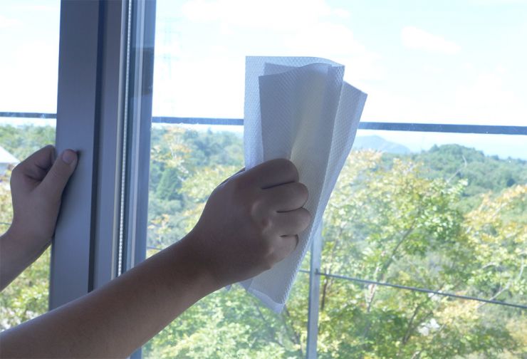キッチンペーパーで水分を拭き取る